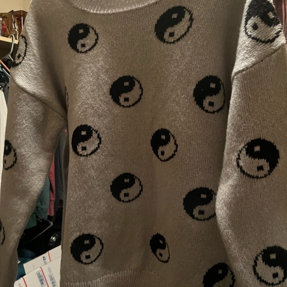 Sweater, grey with black decor! Size M - Picture 3 of 6